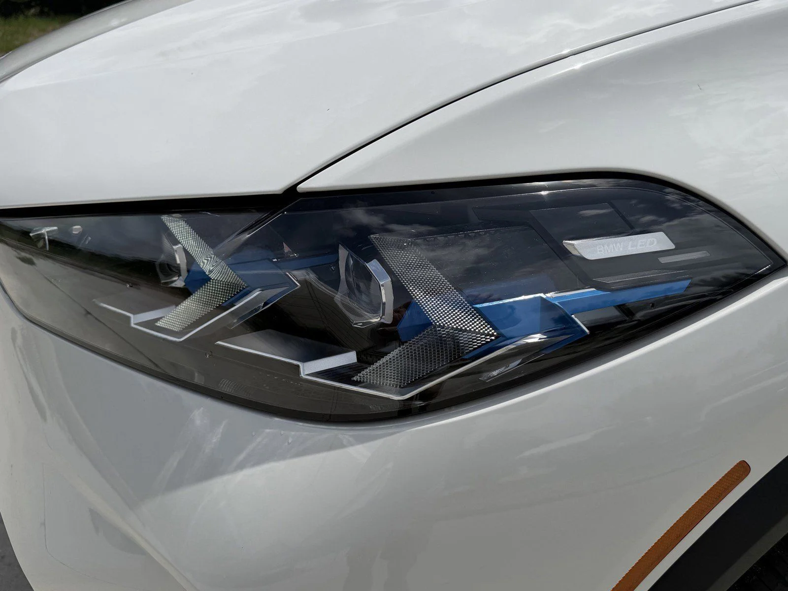 New 2026 Alpine White BMW sDrive40i image 9