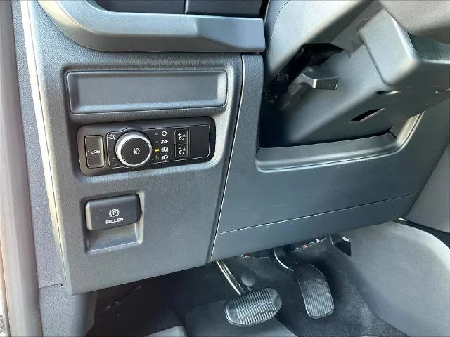 New 2026 Oxford White Ford XLT image 31