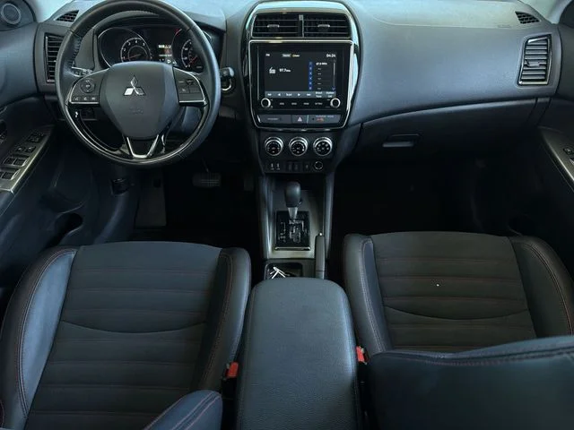 Used 2025 Gray Mitsubishi 2.0 SE image 18