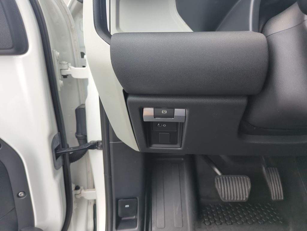 Used 2022  Land Rover S image 19