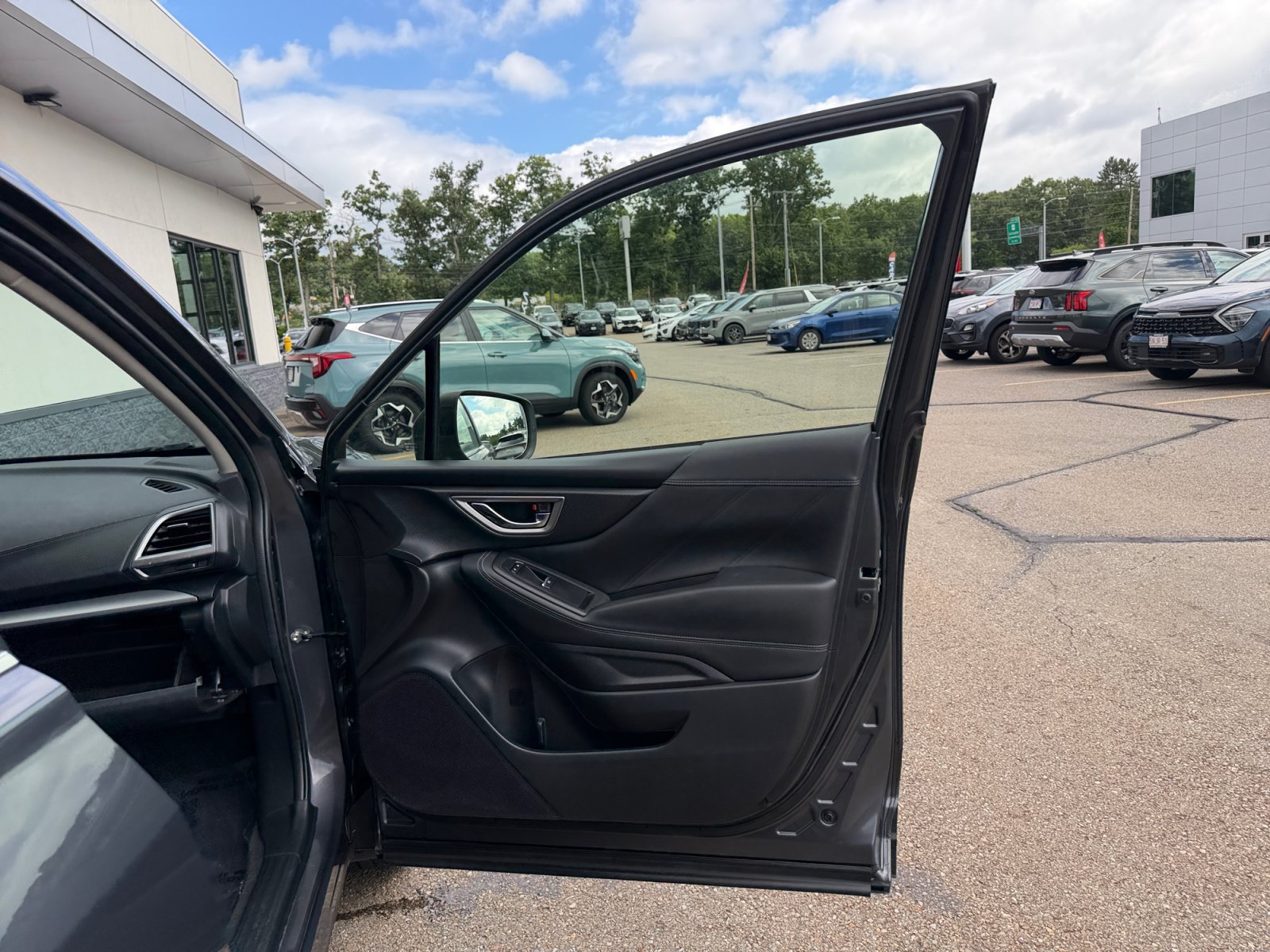 Used 2020 Magnetite Gray Metallic Subaru Limited image 33