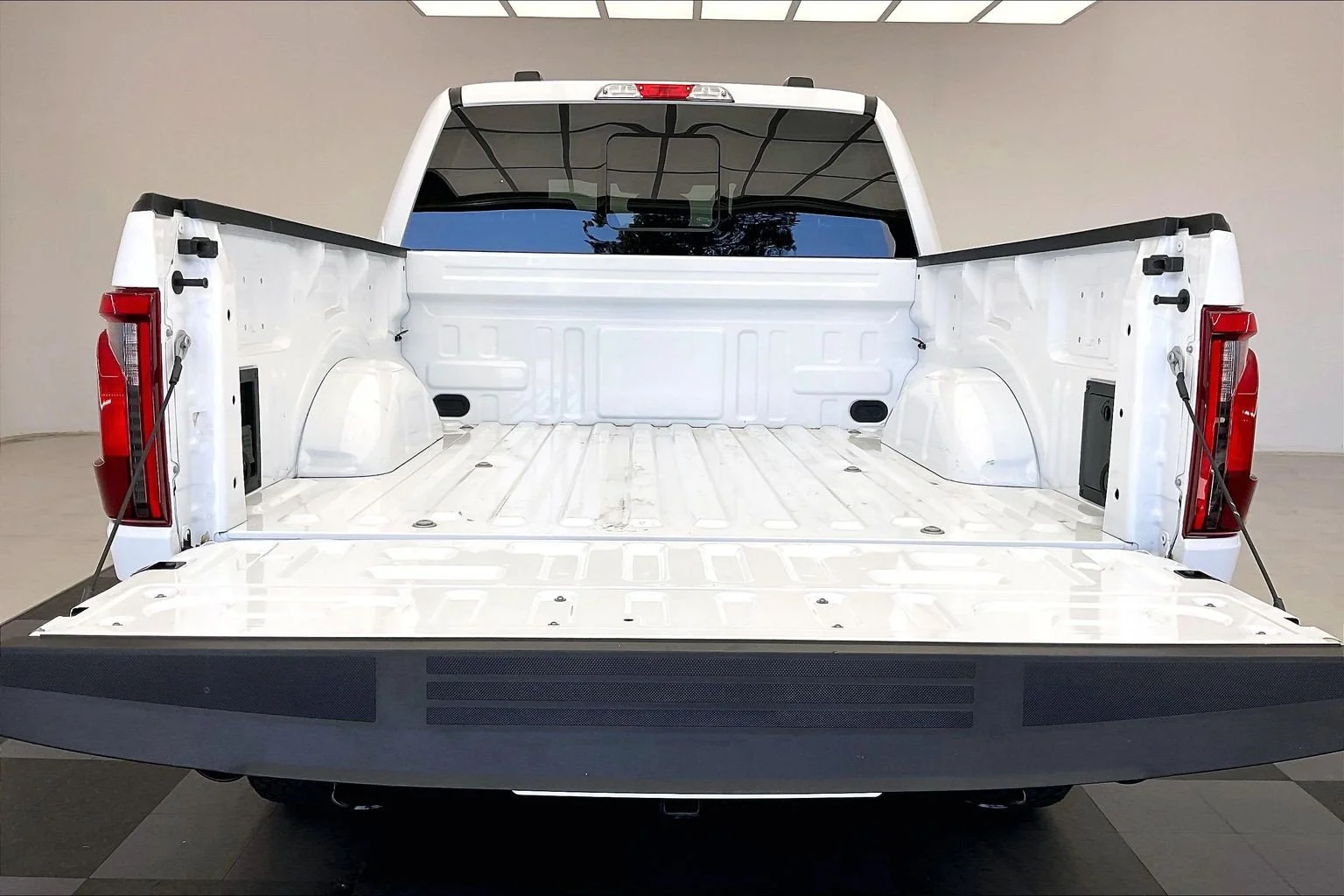 Used 2025 Oxford White Ford Tremor image 27