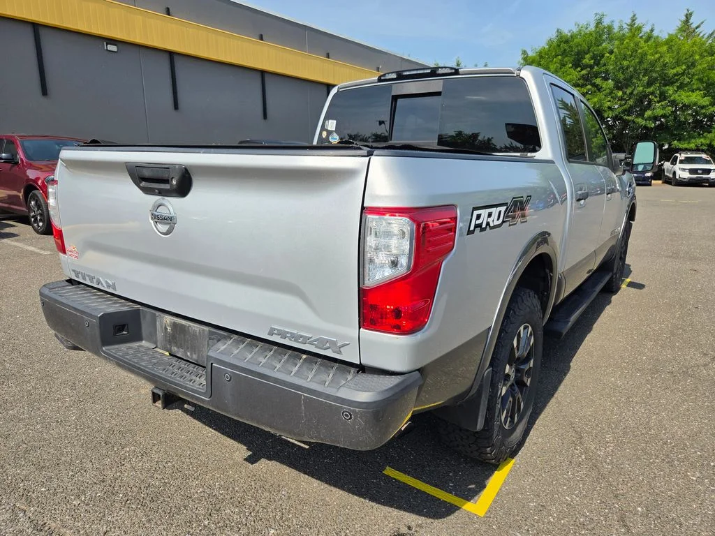 Used 2017 Silver Nissan PRO-4X image 7