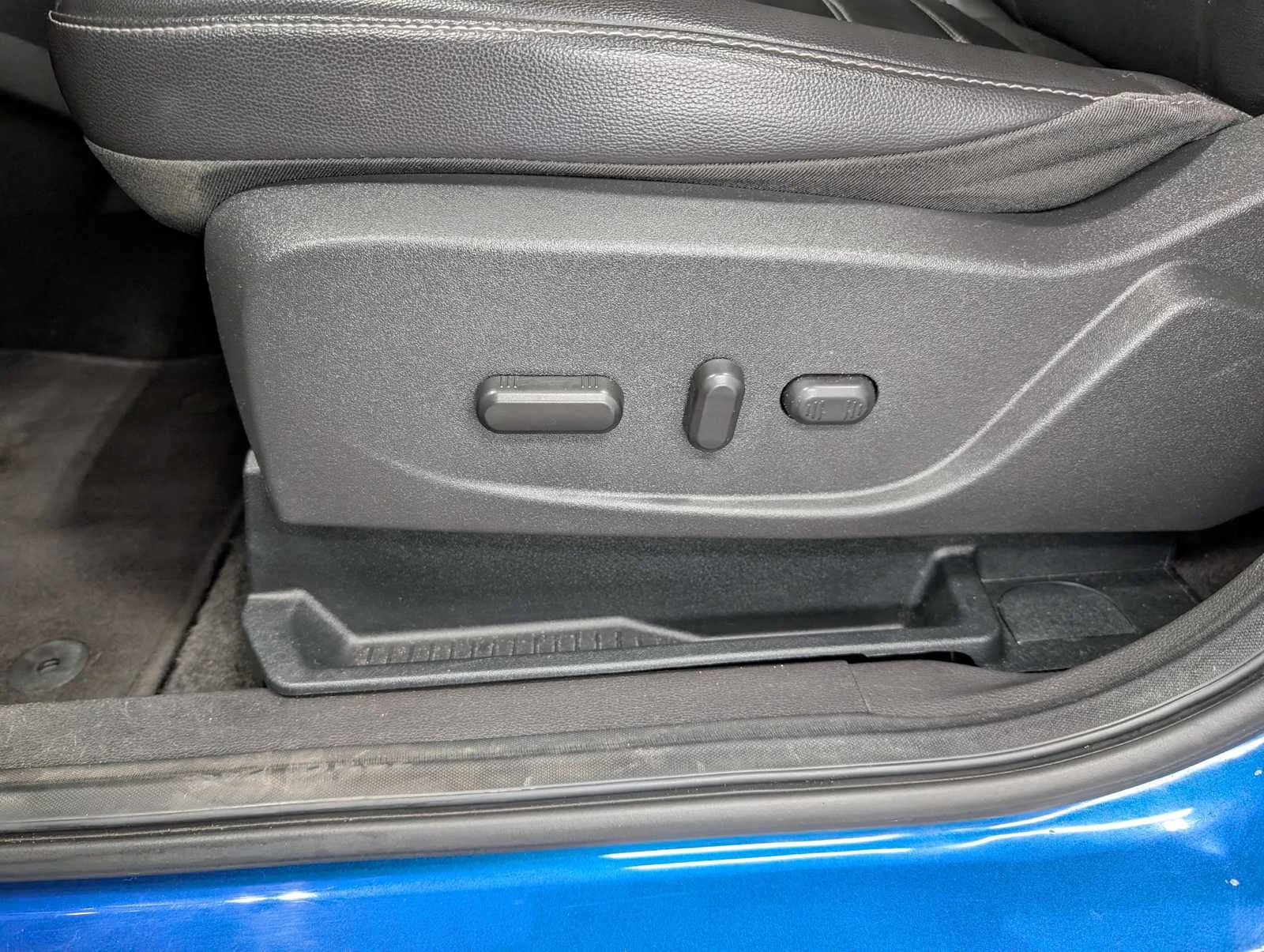 Used 2017 Lightning Blue Ford Titanium image 39