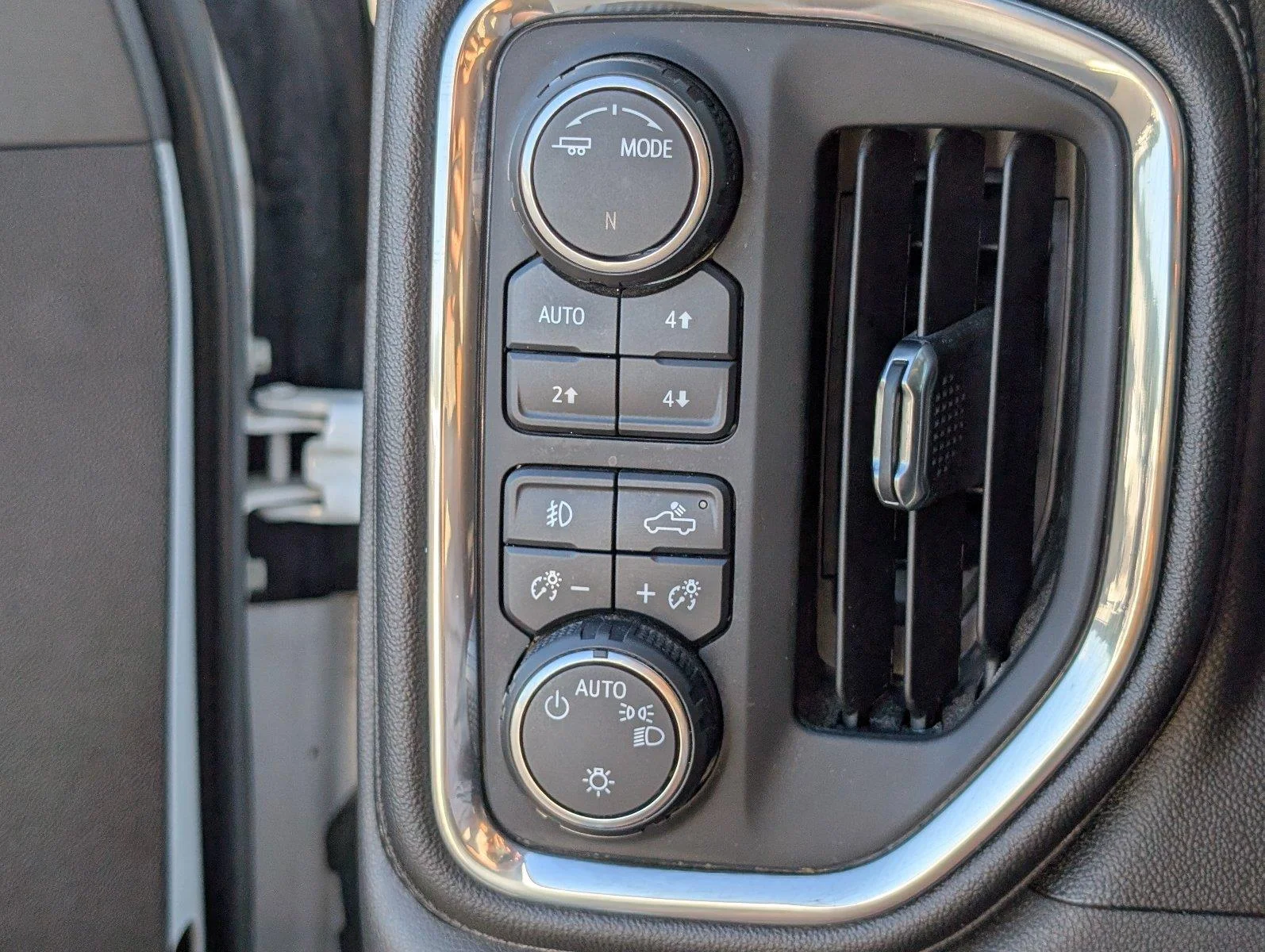Used 2021 Summit White Chevrolet RST image 30