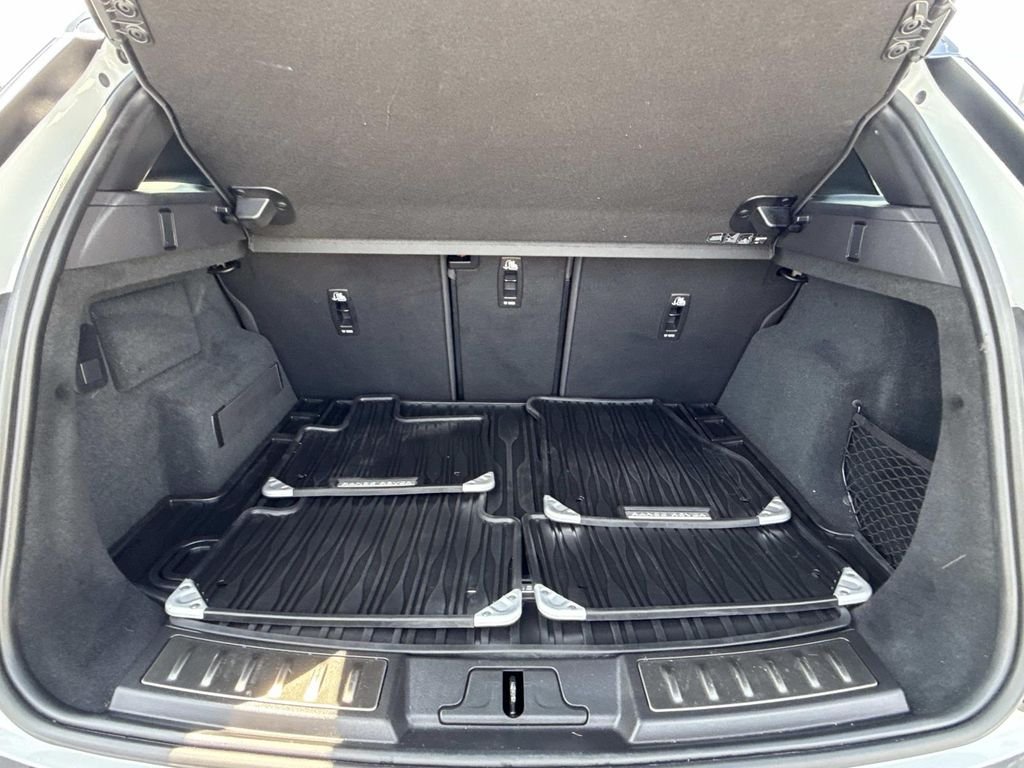 Used 2023 White Land Rover Dynamic image 15