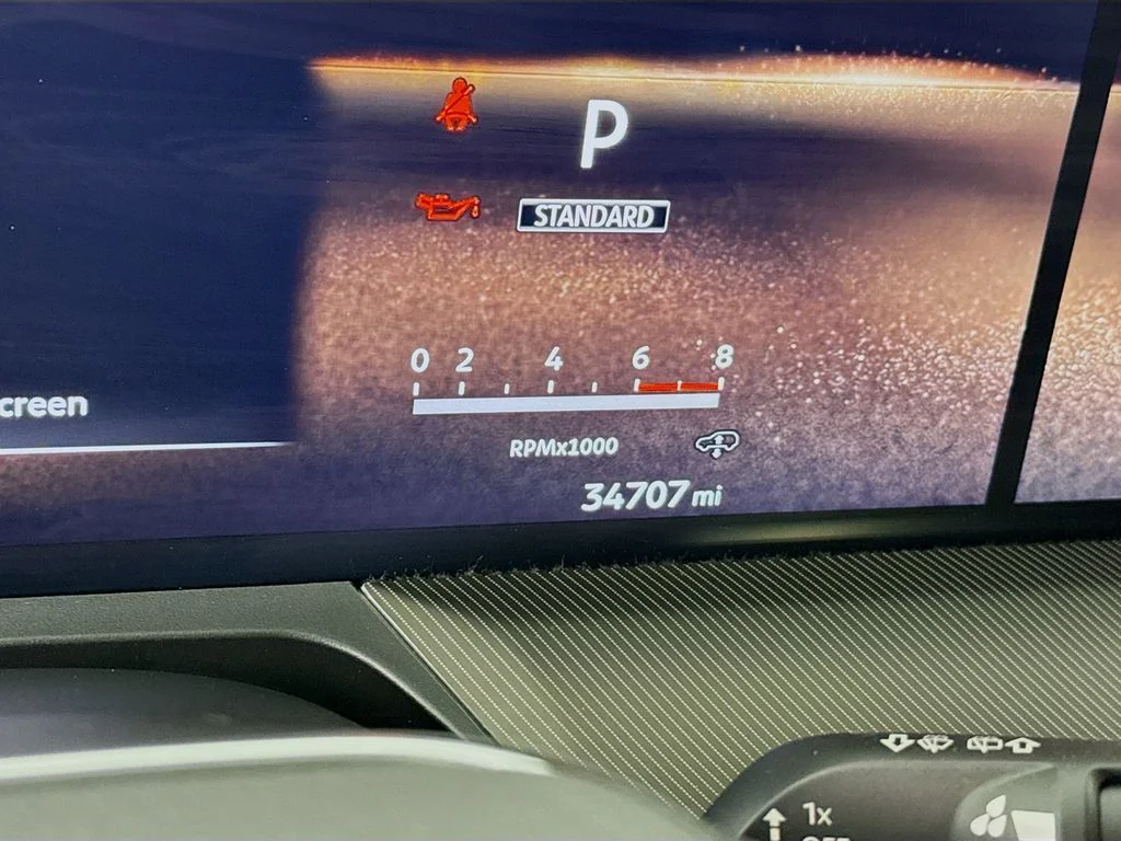 Used 2025 White INFINITI LUXE image 13