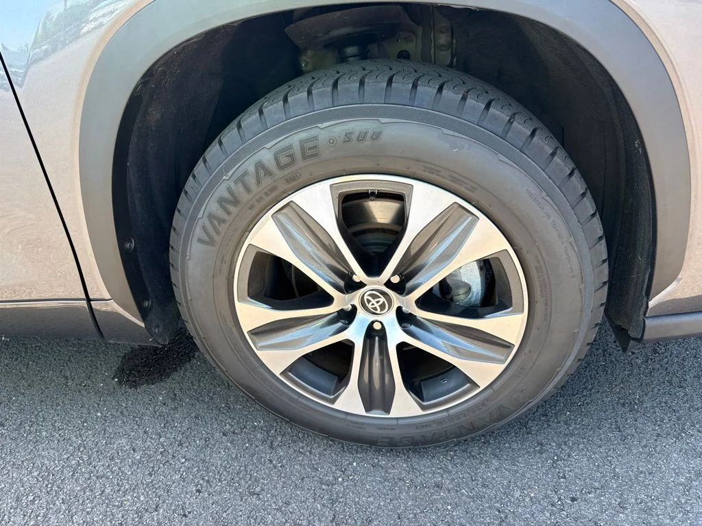 Used 2023 Magnetic Gray Metallic Toyota XLE image 27