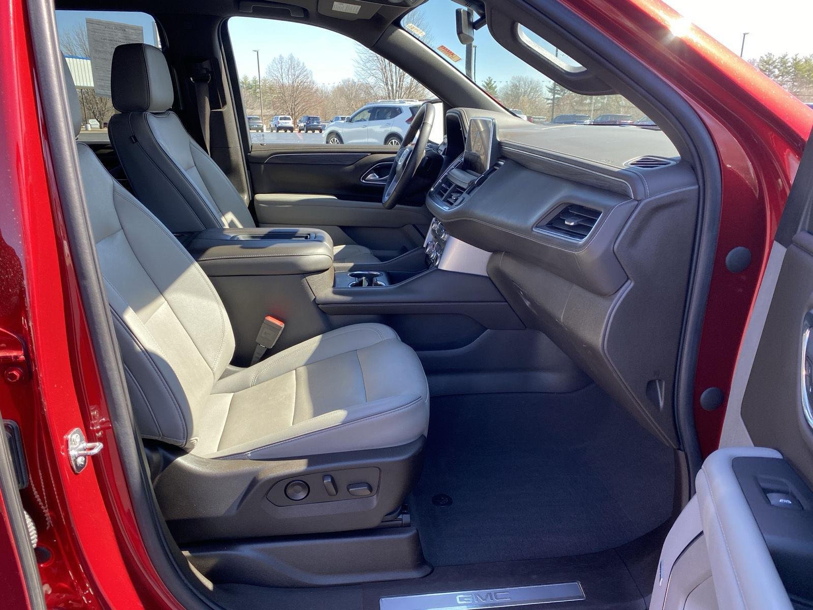 2022 GMC Yukon SLT - Photo 27