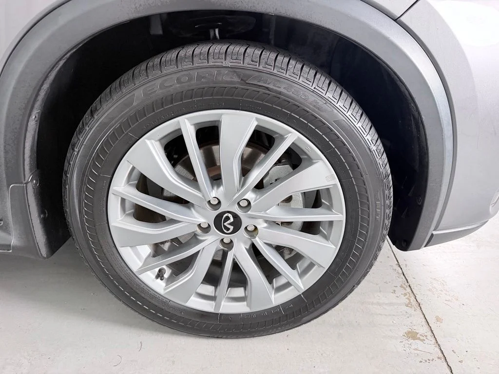 Used 2023 Gray INFINITI LUXE image 4