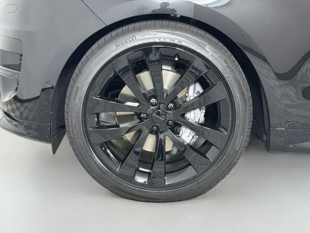New 2027 Santorini Black Land Rover Dynamic SE image 33