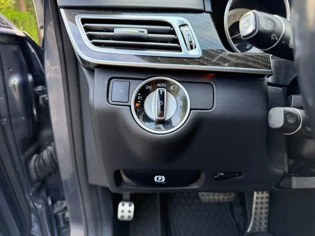 Used 2016 Black Mercedes-Benz E 400 image 20