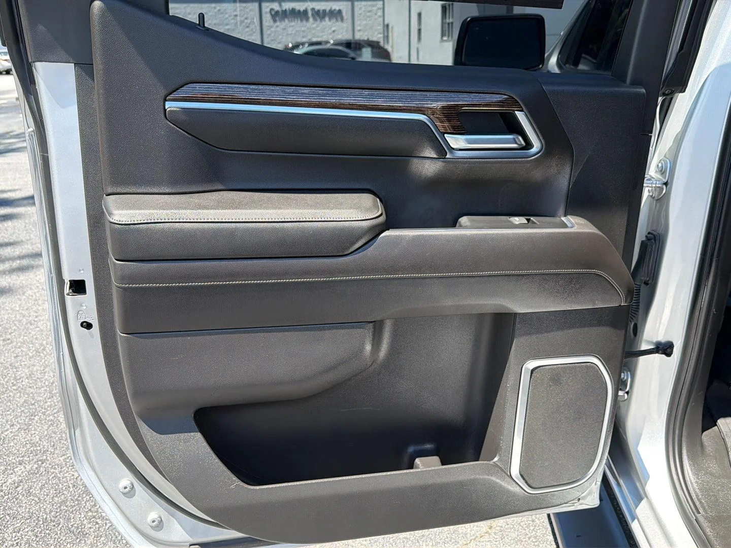 Used 2022 Quicksilver Metallic GMC Elevation image 17