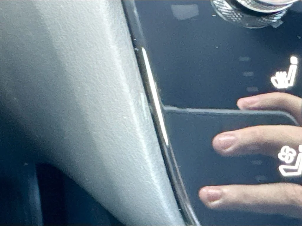 New 2027 2T RAD WHT INFINITI Sport AWD image 21