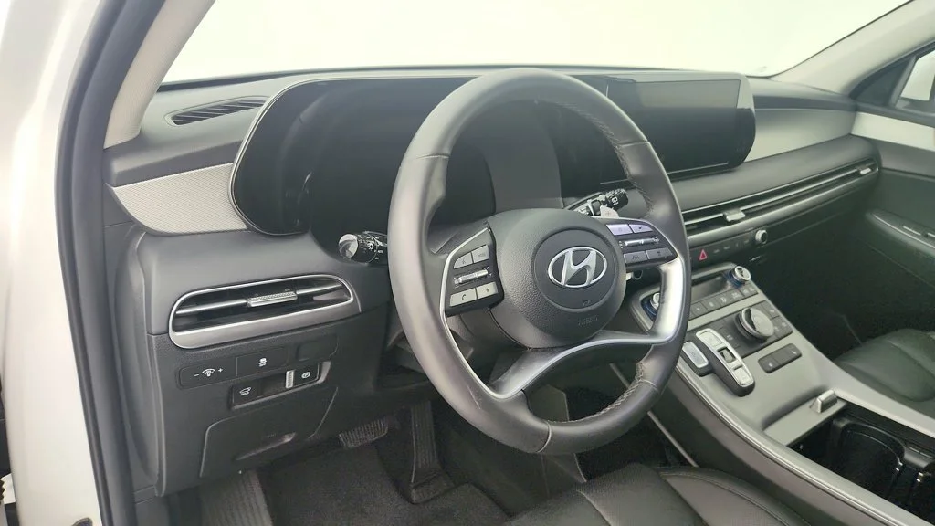 Used 2025 White Hyundai XRT image 13