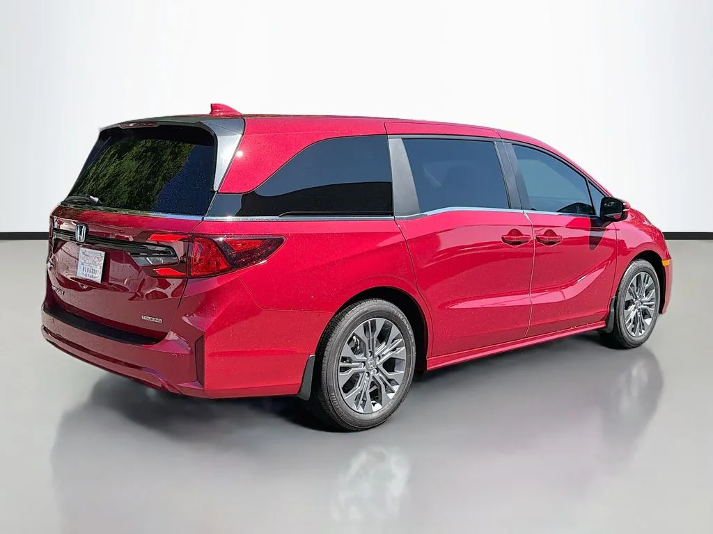Used 2026 Radiant Red Metallic II Honda Touring image 5