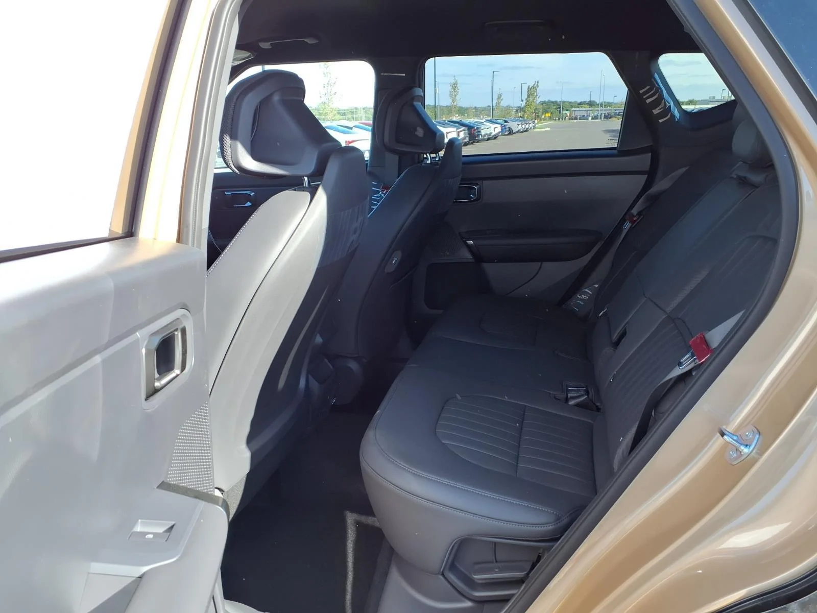New 2027 Terrain Brown / Black Roof Kia X-Line S image 14