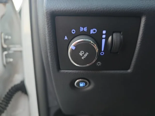 Used 2016 White Jeep Overland image 26