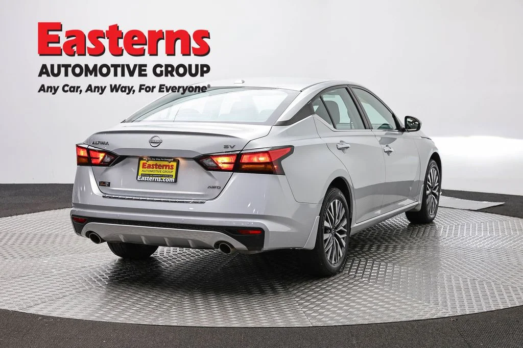 Used 2023 Silver Nissan 2.5 SV image 5