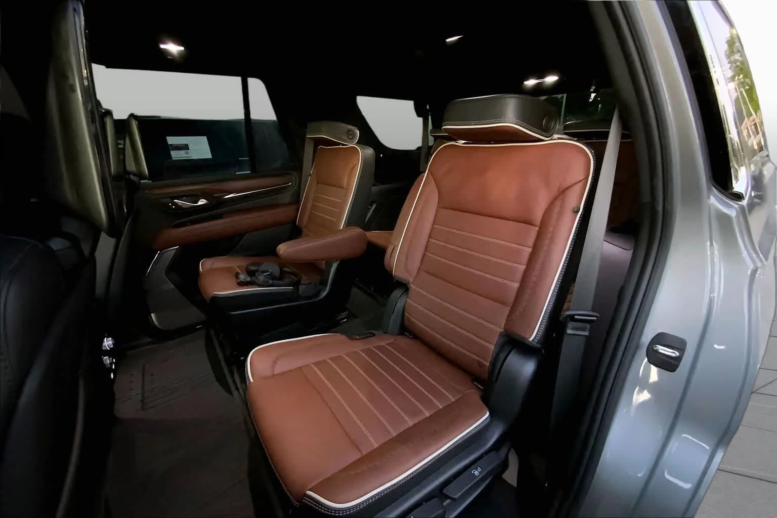 Used 2023 Sterling Metallic GMC Denali Ultimate image 20