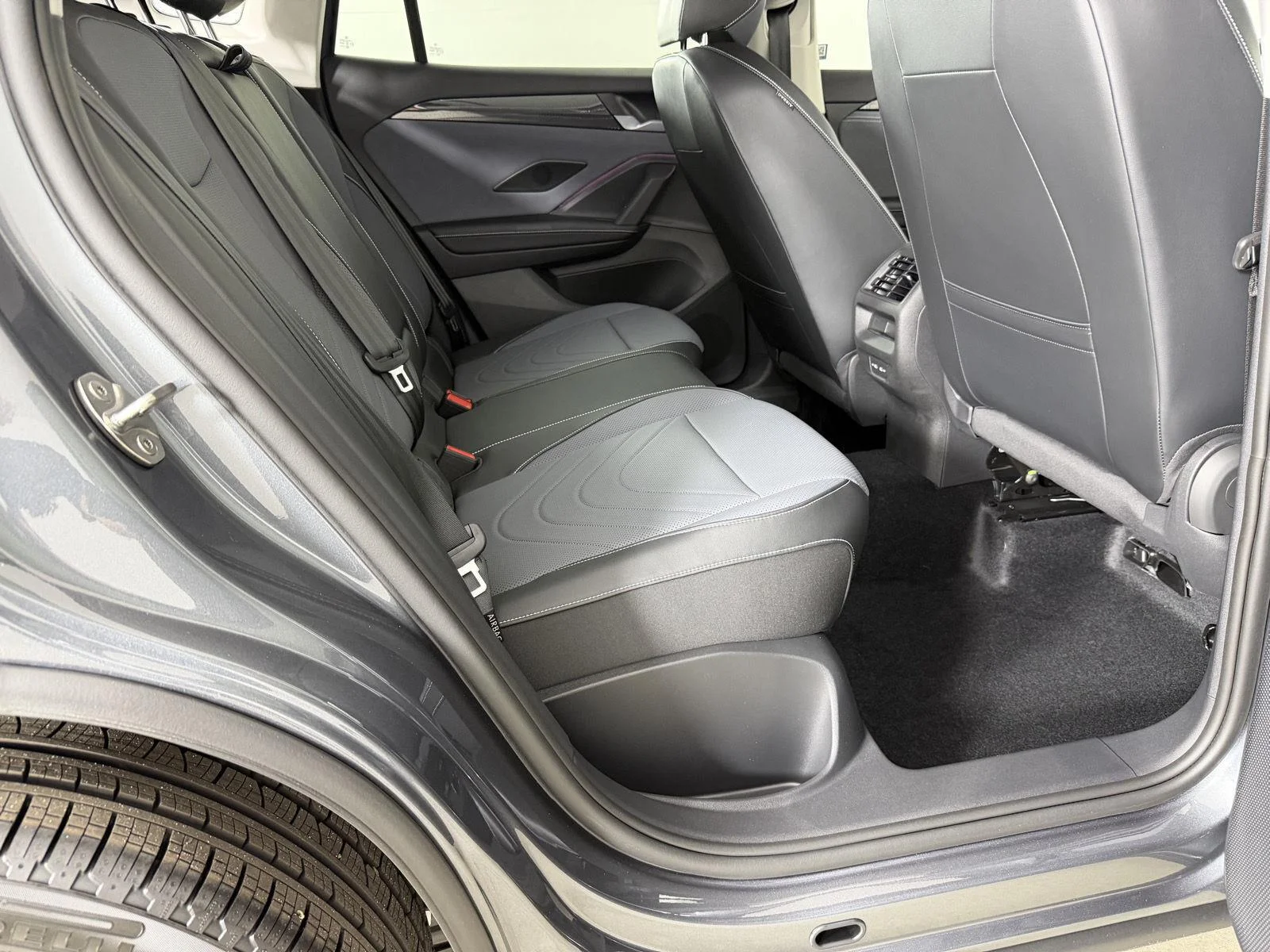 New 2026 Platinum Gray Metallic Volkswagen SE image 16