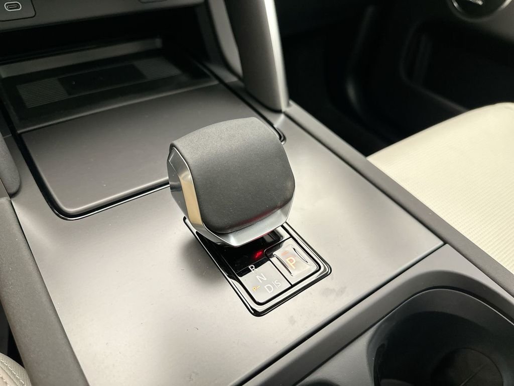 Used 2025 Fuji White Land Rover S image 10
