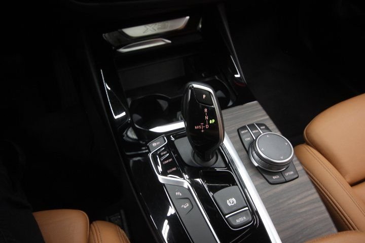 Used 2020 Black BMW xDrive30i image 21