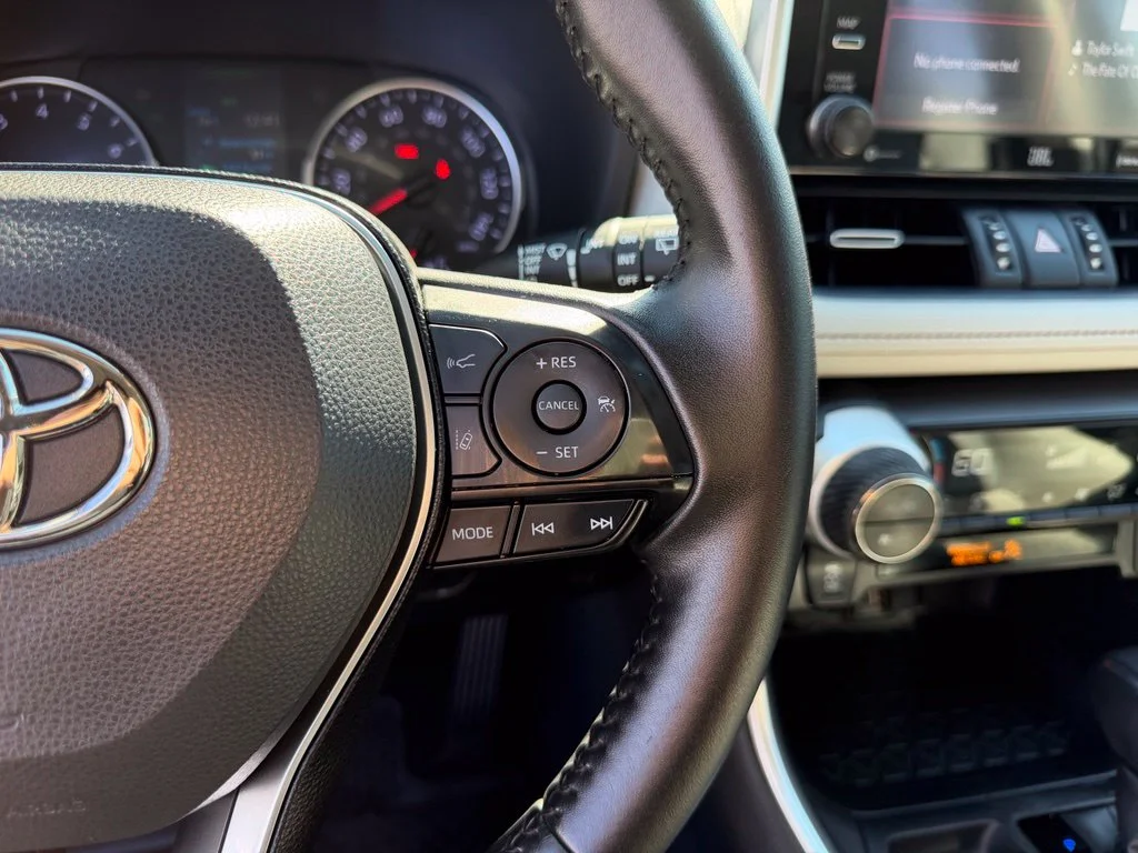 Used 2019 Midnight Black Metallic Toyota XLE Premium image 19