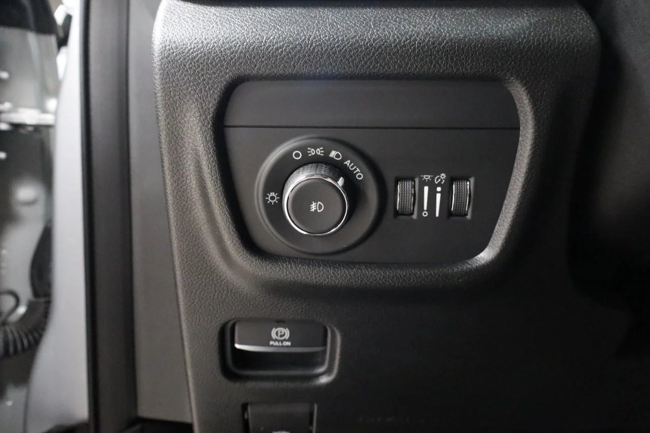 Used 2021 Silver Zynith Jeep Limited image 13