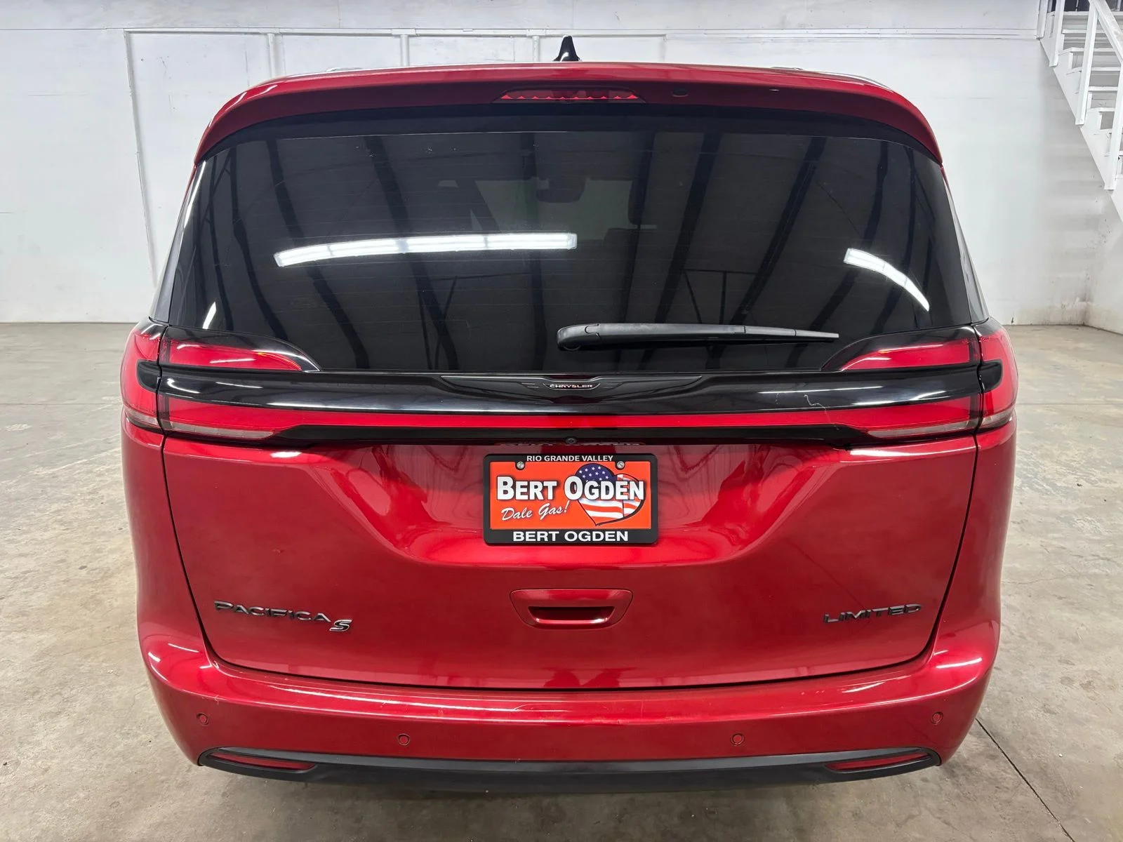 Used 2025 Red Chrysler Limited image 6
