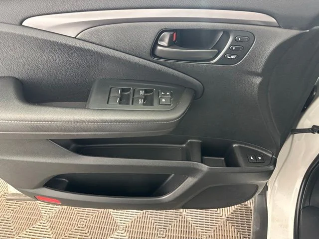 Used 2023 White Honda EX-L image 23