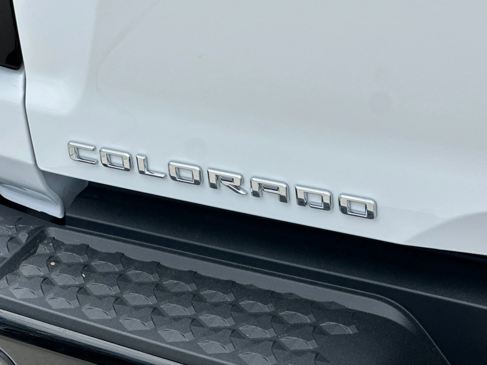 New 2026 Summit White Chevrolet Z71 image 27