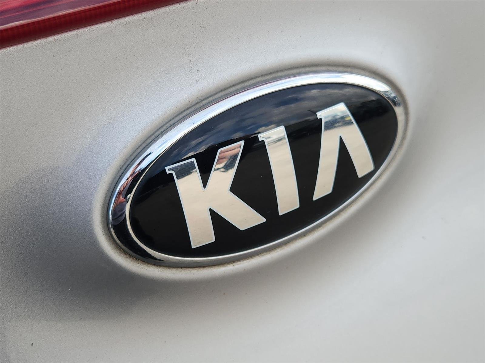 Used 2017 Silver Kia EX image 29