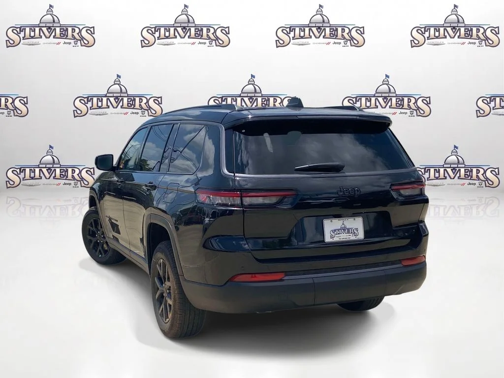 New 2026 Diamond Black Crystal Pearlcoat Jeep Laredo Altitude image 4