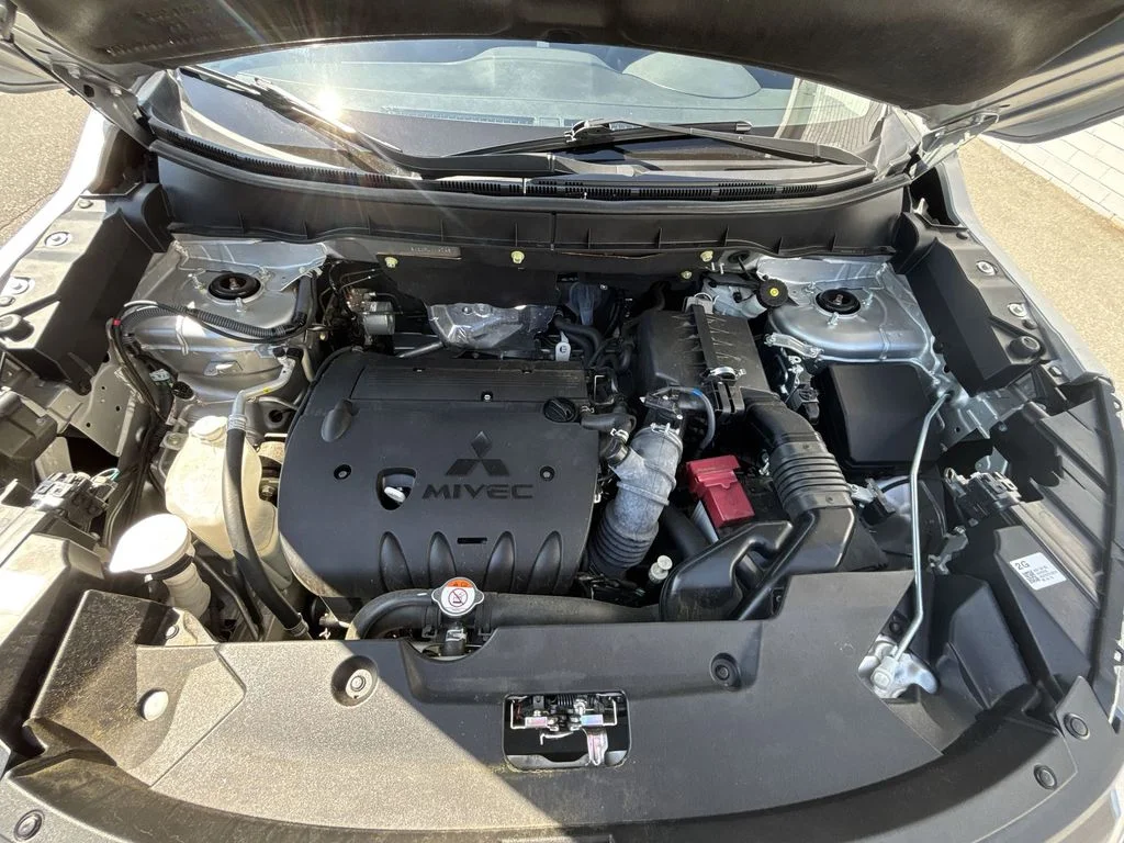 Used 2024 Silver Mitsubishi 2.0 ES image 17