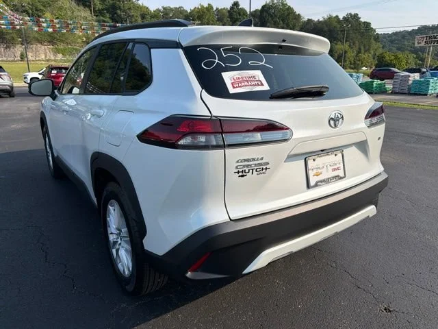 Used 2026 Off-white Toyota LE image 5