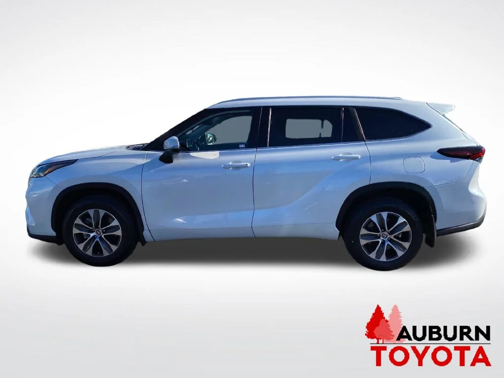 Used 2024 Wind Chill Pearl Toyota XLE image 8