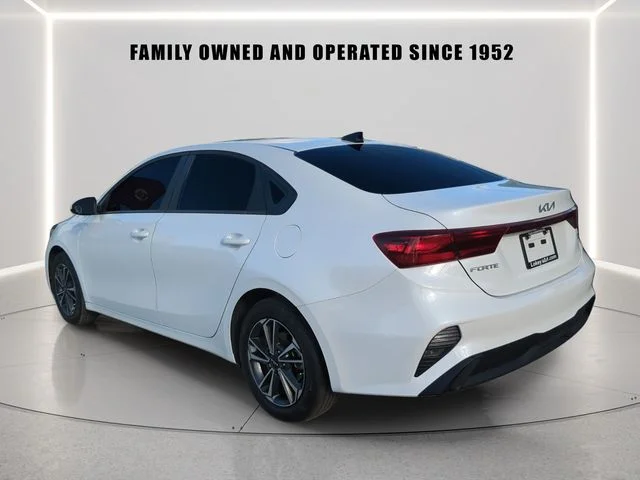 Used 2024 White Kia LXS image 3