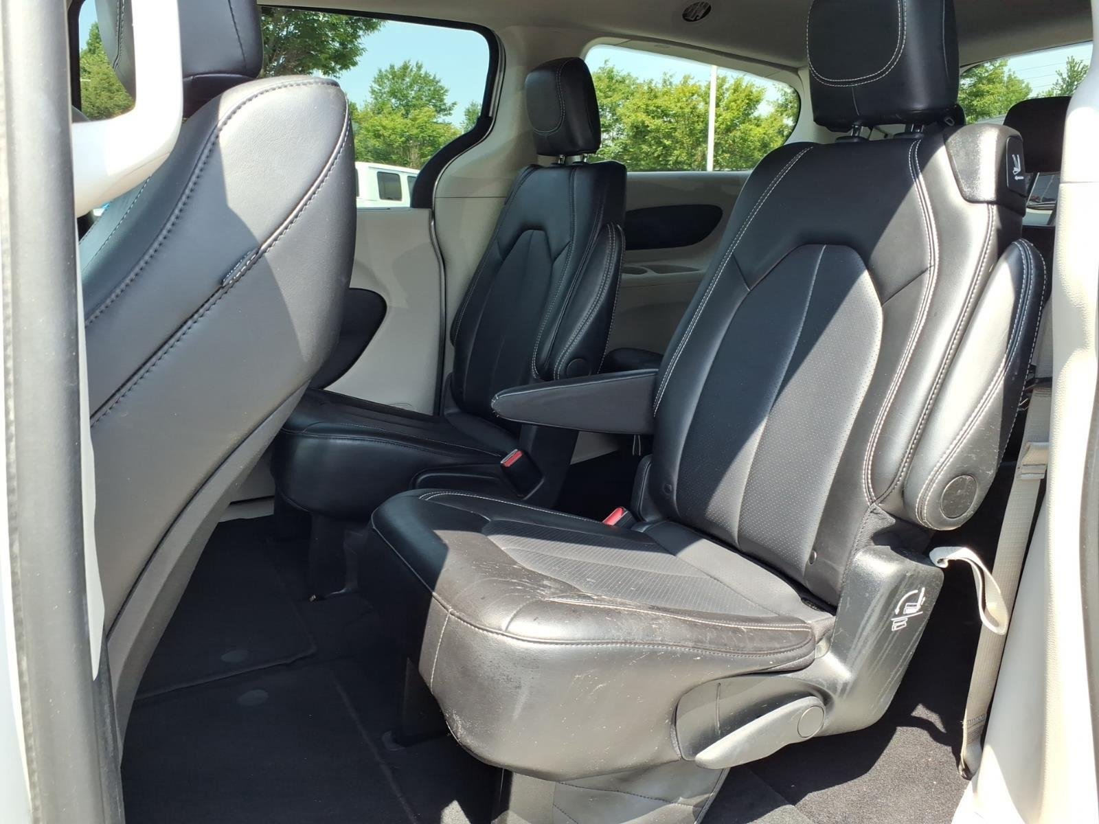 Used 2024 Silver Mist Clearcoat Chrysler Touring L image 18