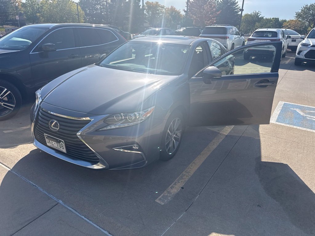 2016 Lexus ES 300h