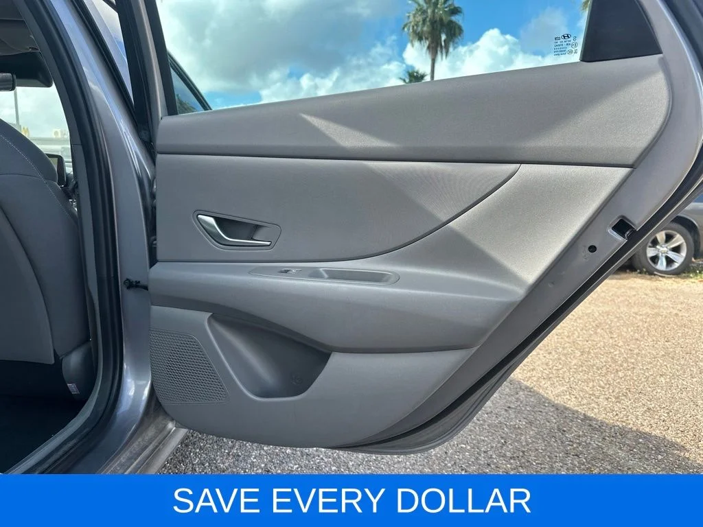 Used 2024  Hyundai SEL image 16