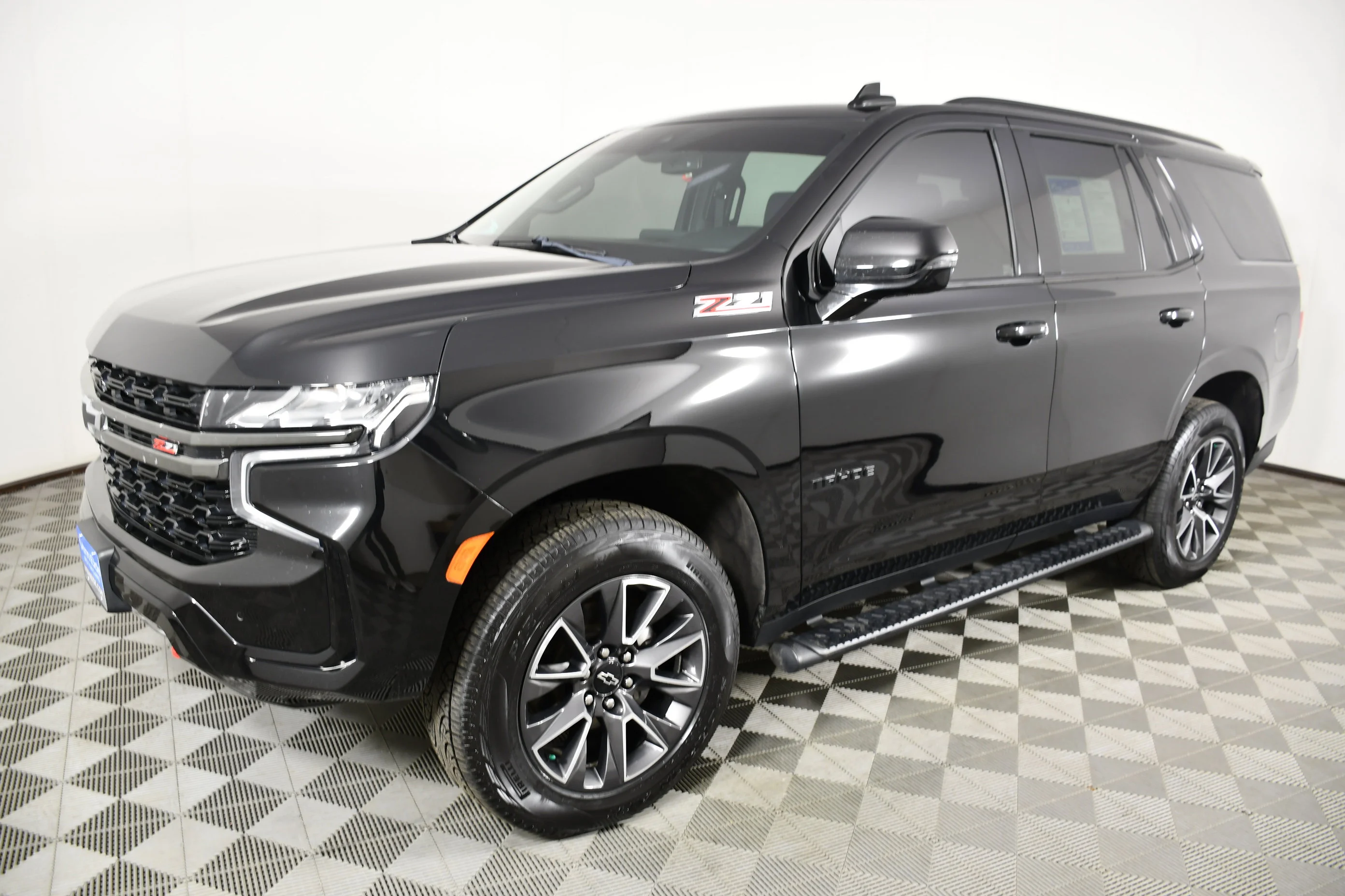 Used 2021 Black Chevrolet Z71 image 10