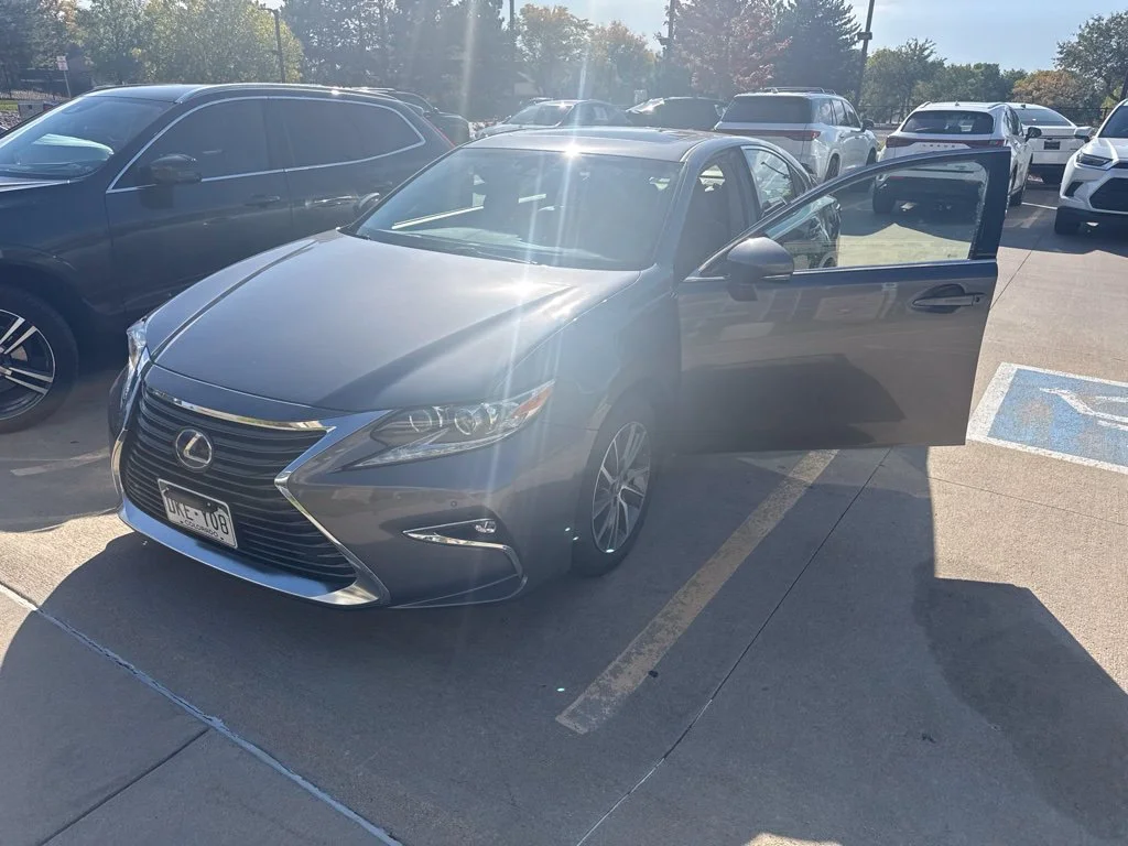 2016 Lexus ES