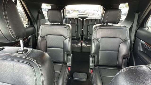 Used 2018 White Ford Limited image 31