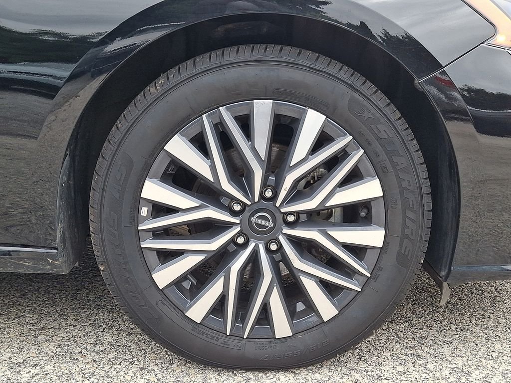 Used 2025 Black Nissan 2.5 SV image 8