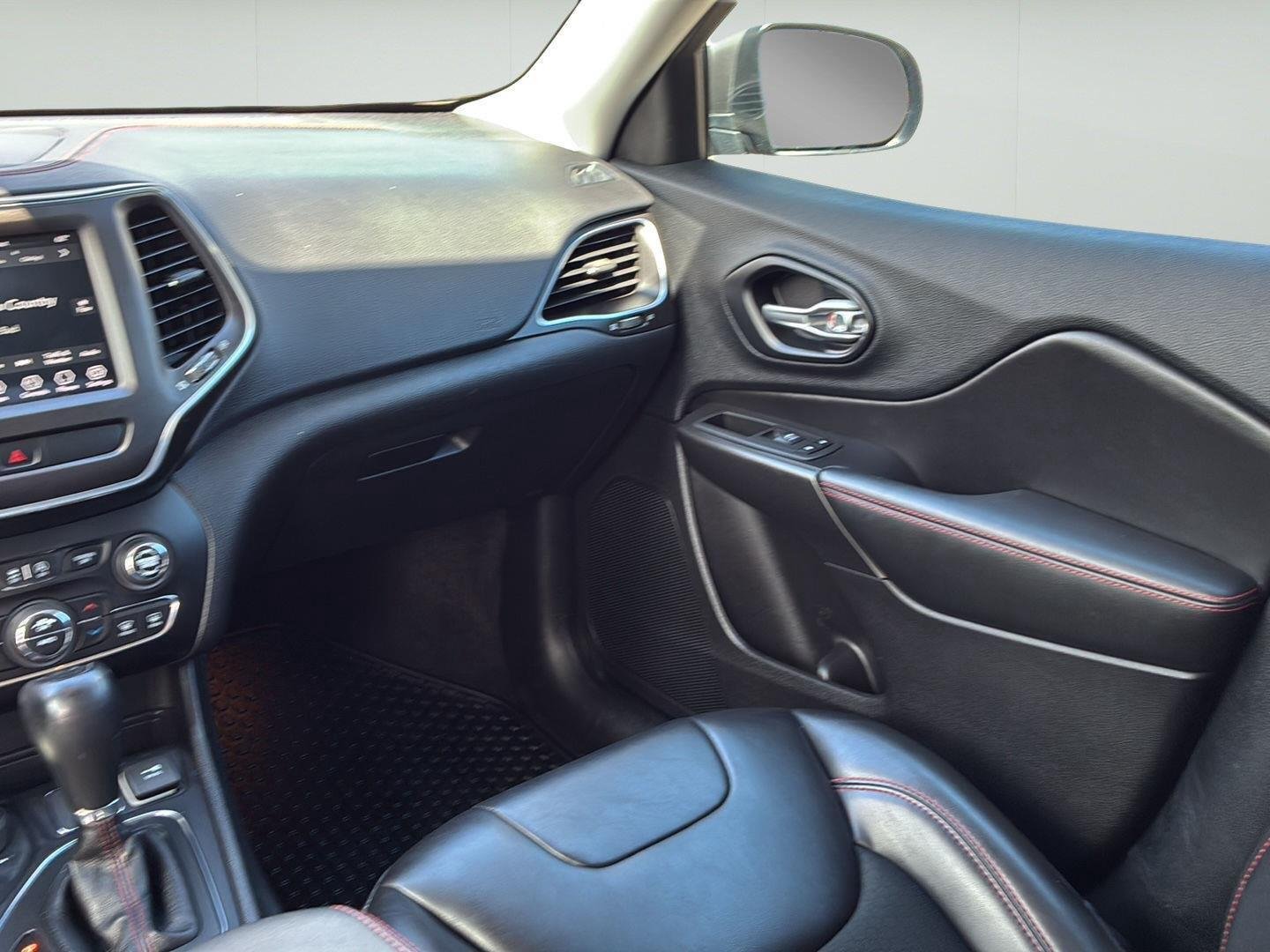 Used 2020 Diamond Black Crystal Pearlcoat Jeep Trailhawk image 24