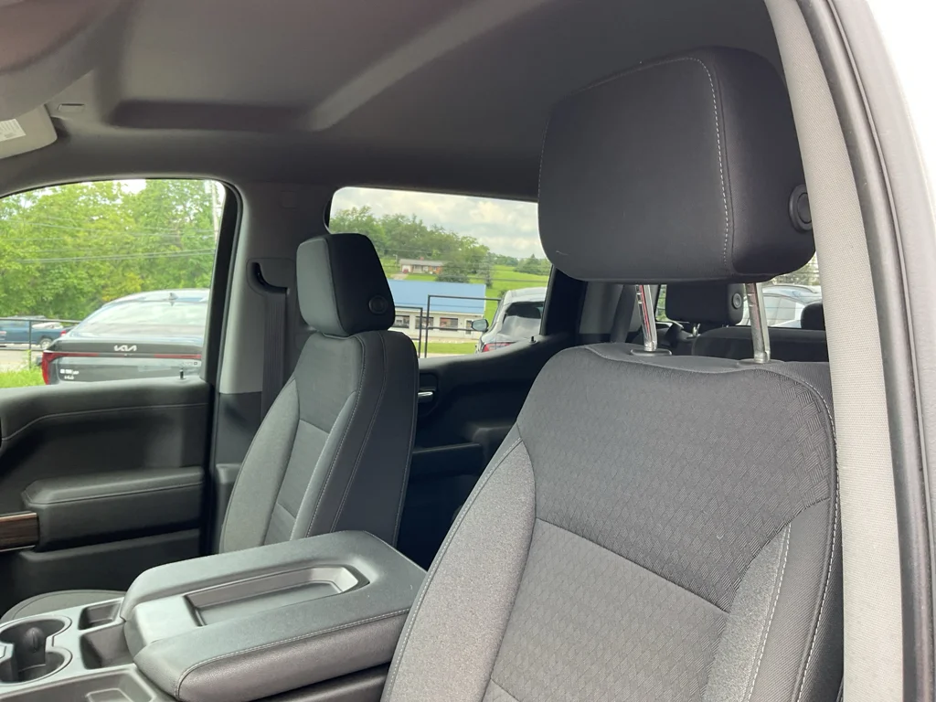 Used 2022 Silver Ice Metallic Chevrolet LT image 22