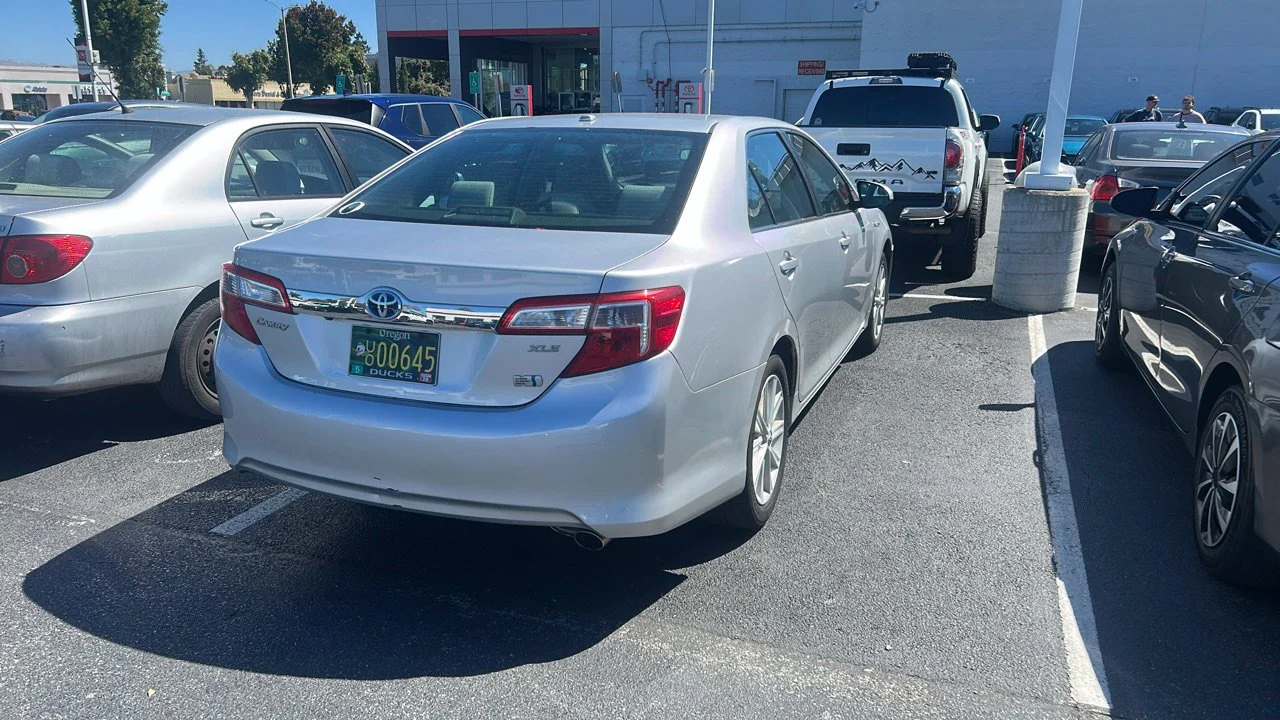 Used 2014 Silver Toyota XLE image 2
