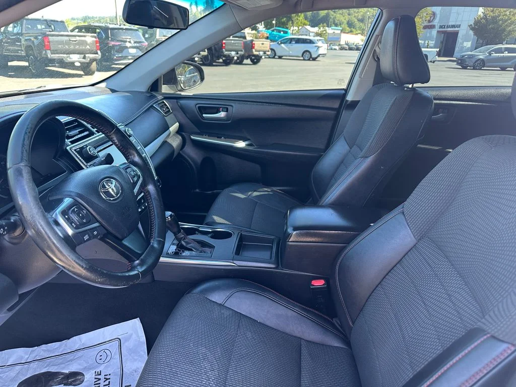 Used 2016 Silver Toyota SE image 12