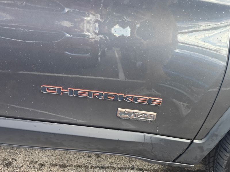 Used 2016 Gray Jeep Latitude image 4